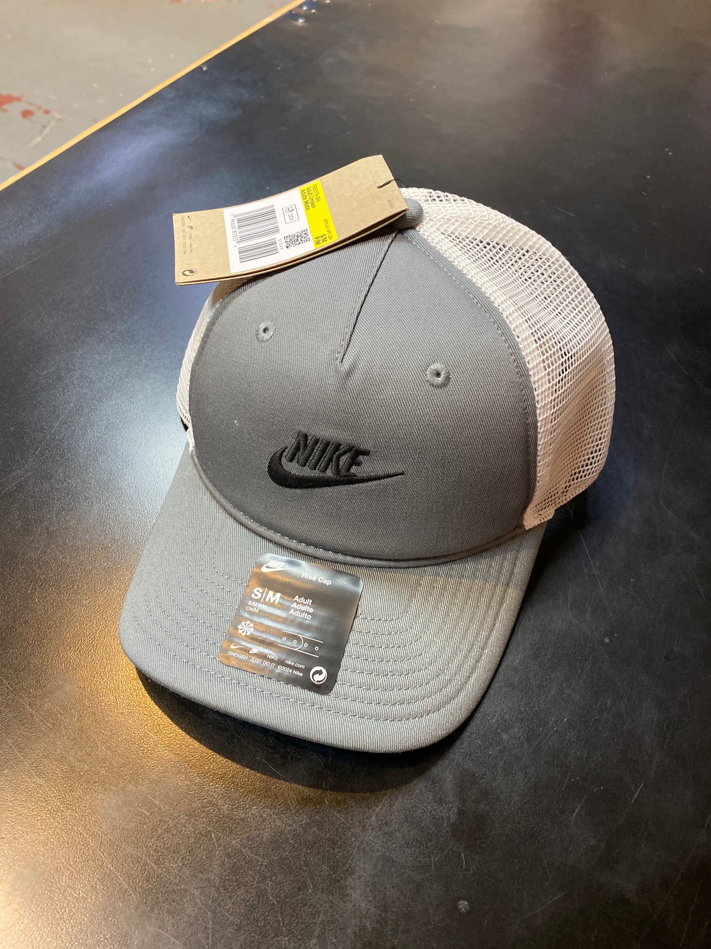 Gorra Nike Sptcas Trucker Gris Blanco Fb5378084