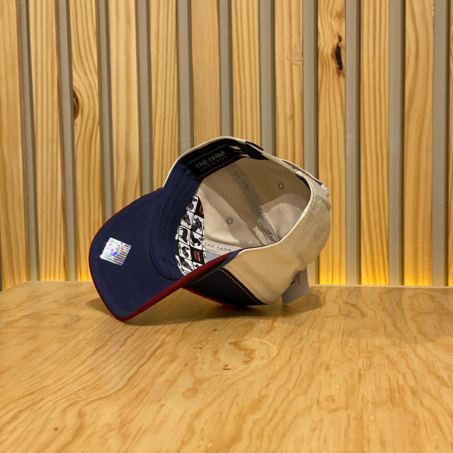 Gorra Goorin Bros Cock 100 Azul Beige Rojo Unitalla