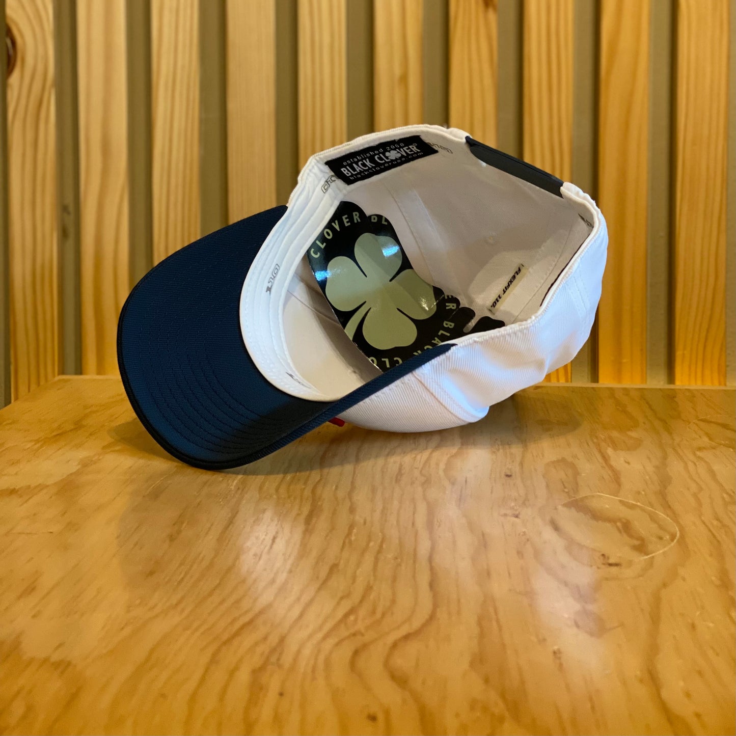 Gorra Black Clover Superior 3 Blanco Marino Ajustable