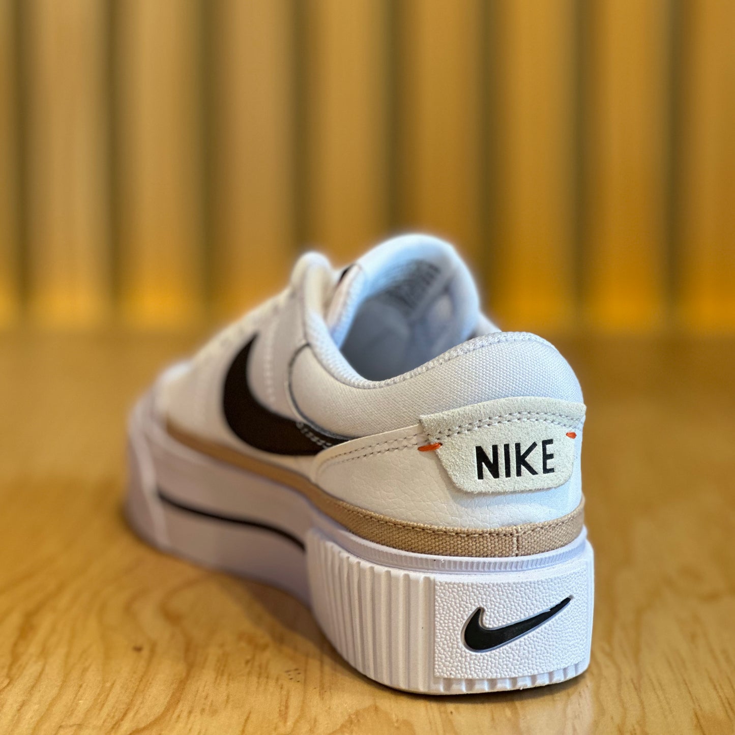 Tenis Nike Court Legacy Lift DM7590 100 Blanco Negro Café