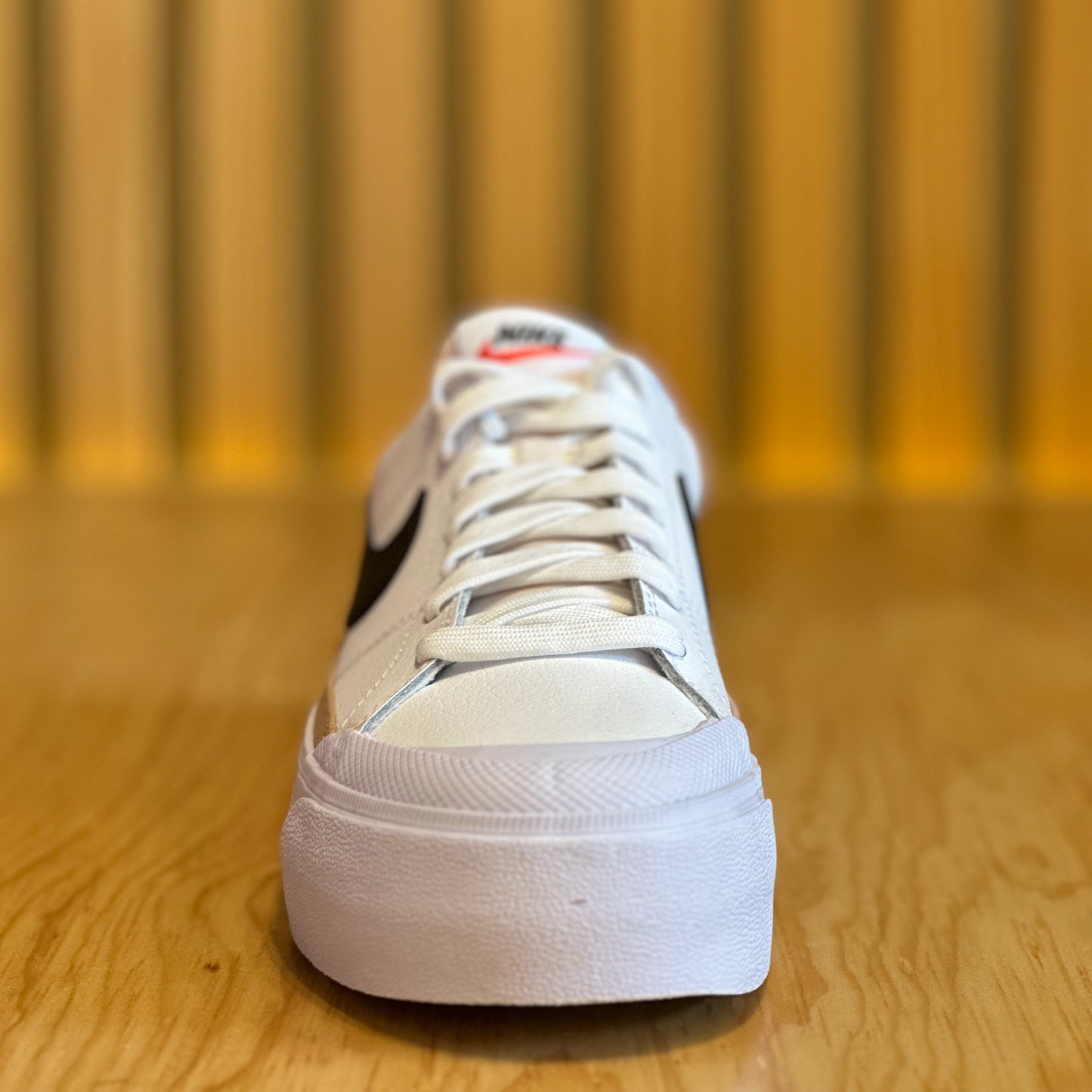 Tenis Nike Court Legacy Lift DM7590 100 Blanco Negro Café