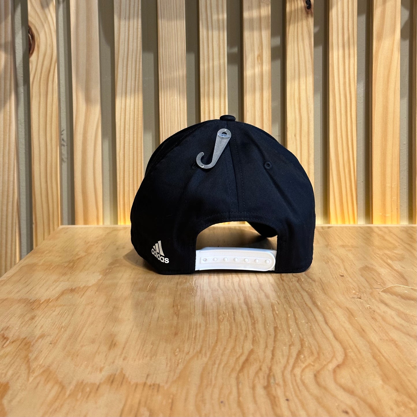 Gorra Adidas Daily cap Ht6356 Negro blanco Ajustable