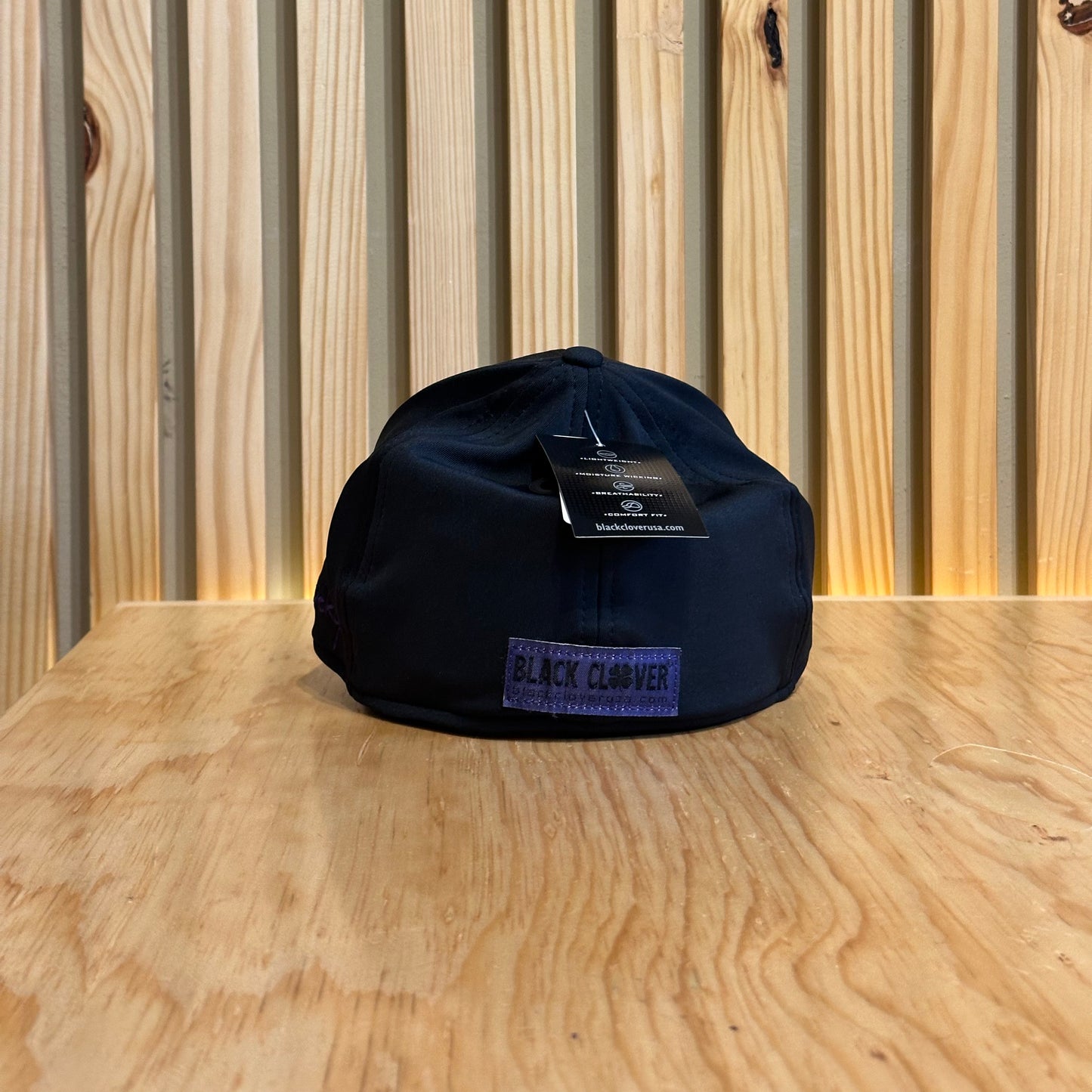 Gorra Black Clover Premium Clover 104 Negro Morado