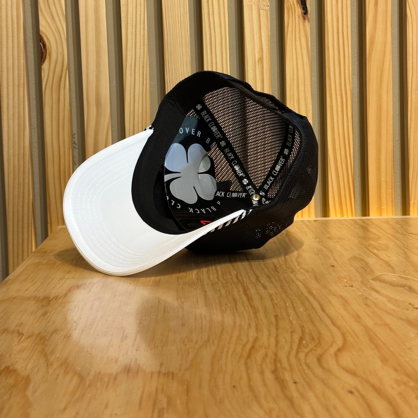 Gorra Black Clover Flash 1 Negro Blanco Ajustable