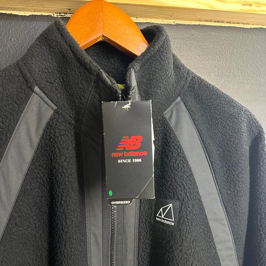 Chamarra New Balance All Terrain Oversized Negro 30WJ13505B