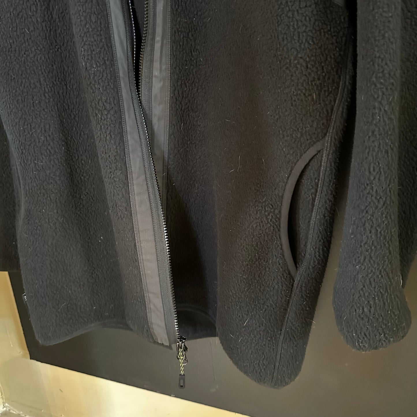 Chamarra New Balance All Terrain Oversized Negro 30WJ13505B