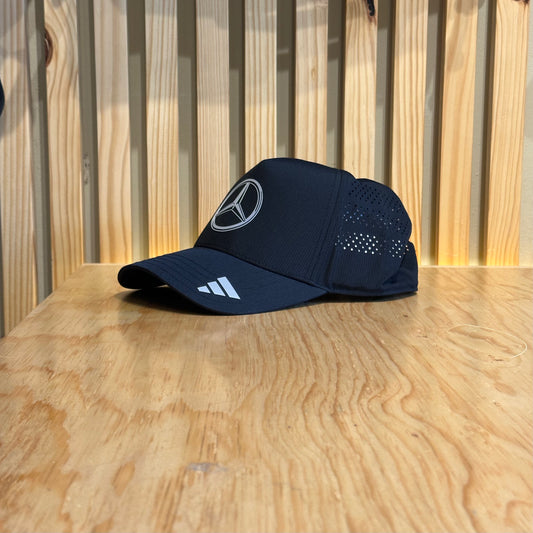 Gorra Adidas Mercedes Mer cm trk cap Jx1419 Negro Gris Ajustable Unitalla