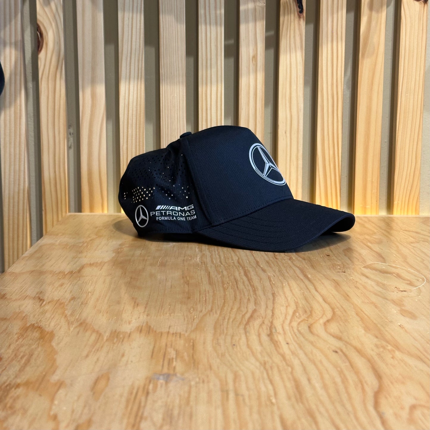 Gorra Adidas Mercedes Mer cm trk cap Jx1419 Negro Gris Ajustable Unitalla