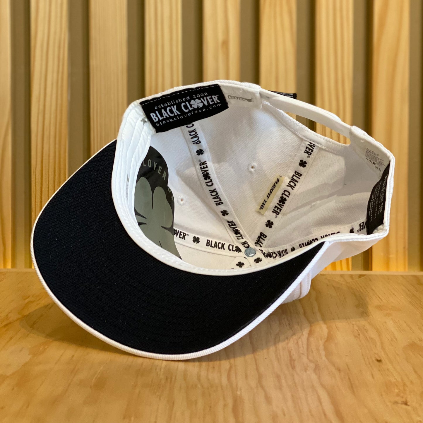 Gorra Black Clover High Roller 3 Blanco Ajustable