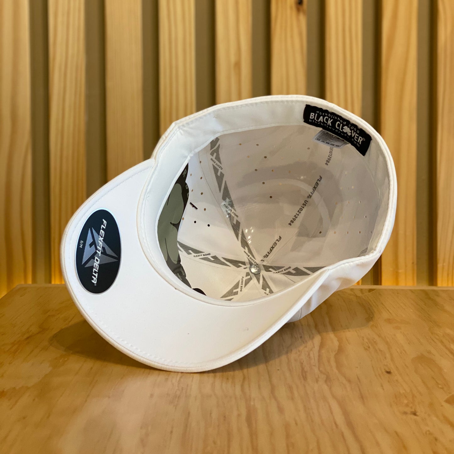 Gorra Black Clover Seamless luck 9 BCS4SL90522 Blanco Unisex