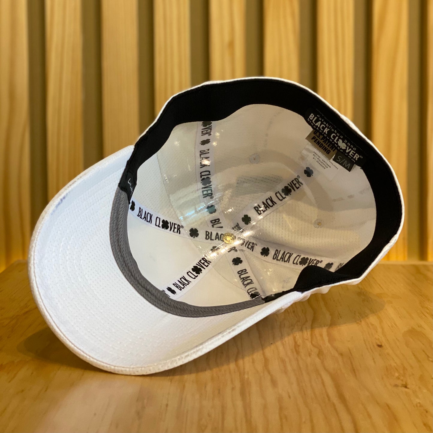 Gorra Black Clover Bc Iron X Snow Blanco Negro
