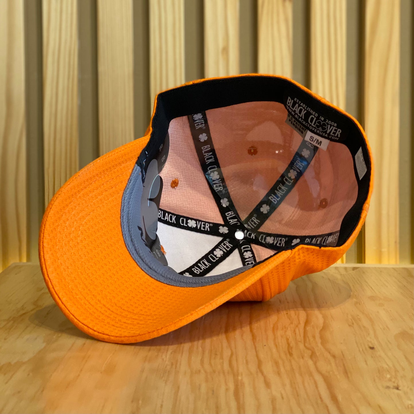 Gorra Black Clover Bc Flex Waffle 14 Naranja Negro