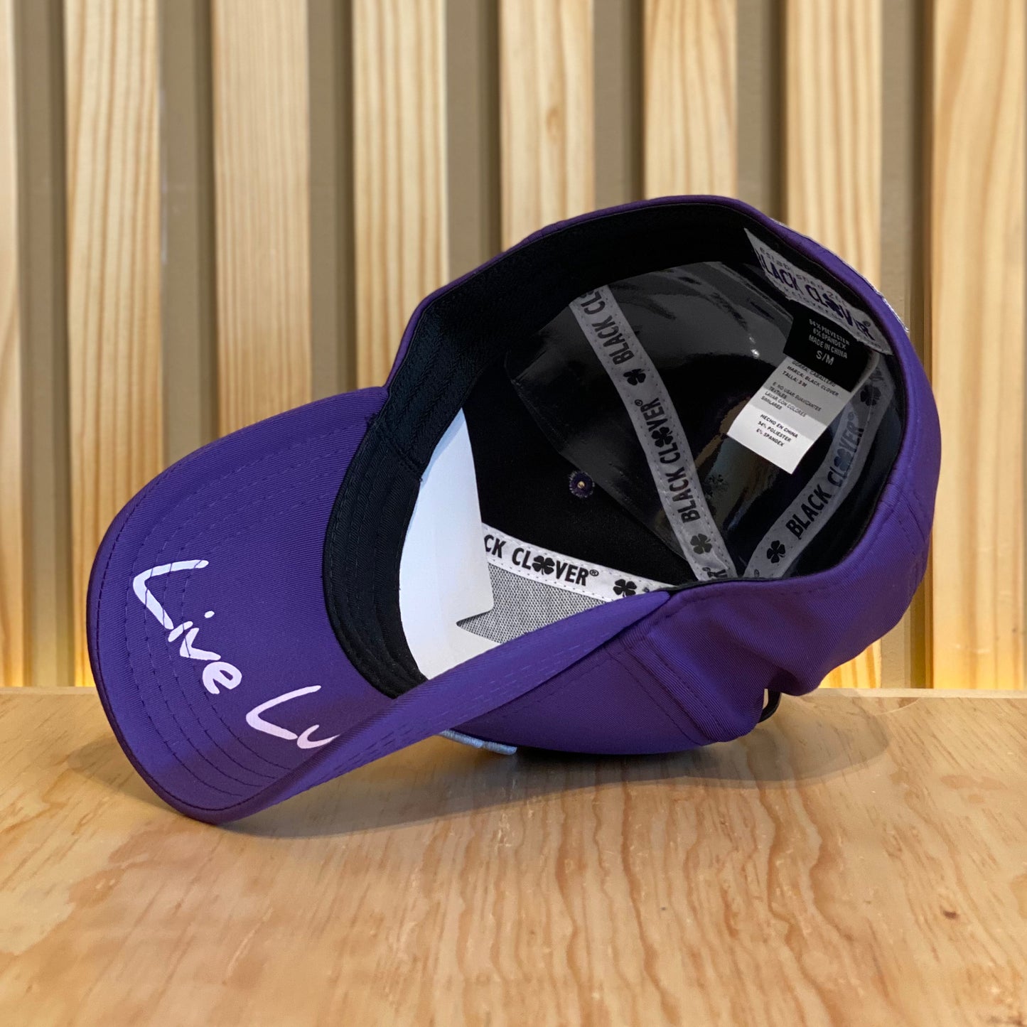 Gorra Black Clover Premium Clover 107 Morado Blanco