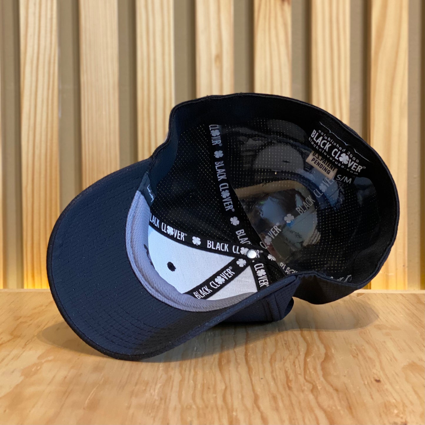 Gorra Black Clover Bc Iron X Night Negro Blanco