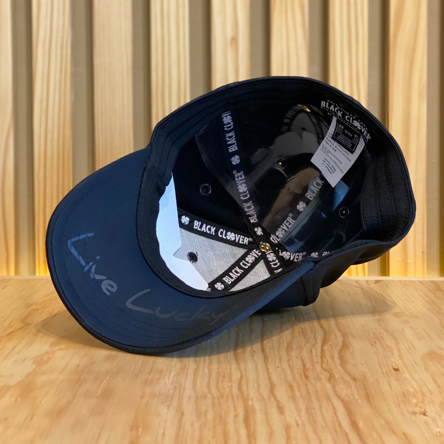 Gorra Black Clover Premium 2 Negro Blanco