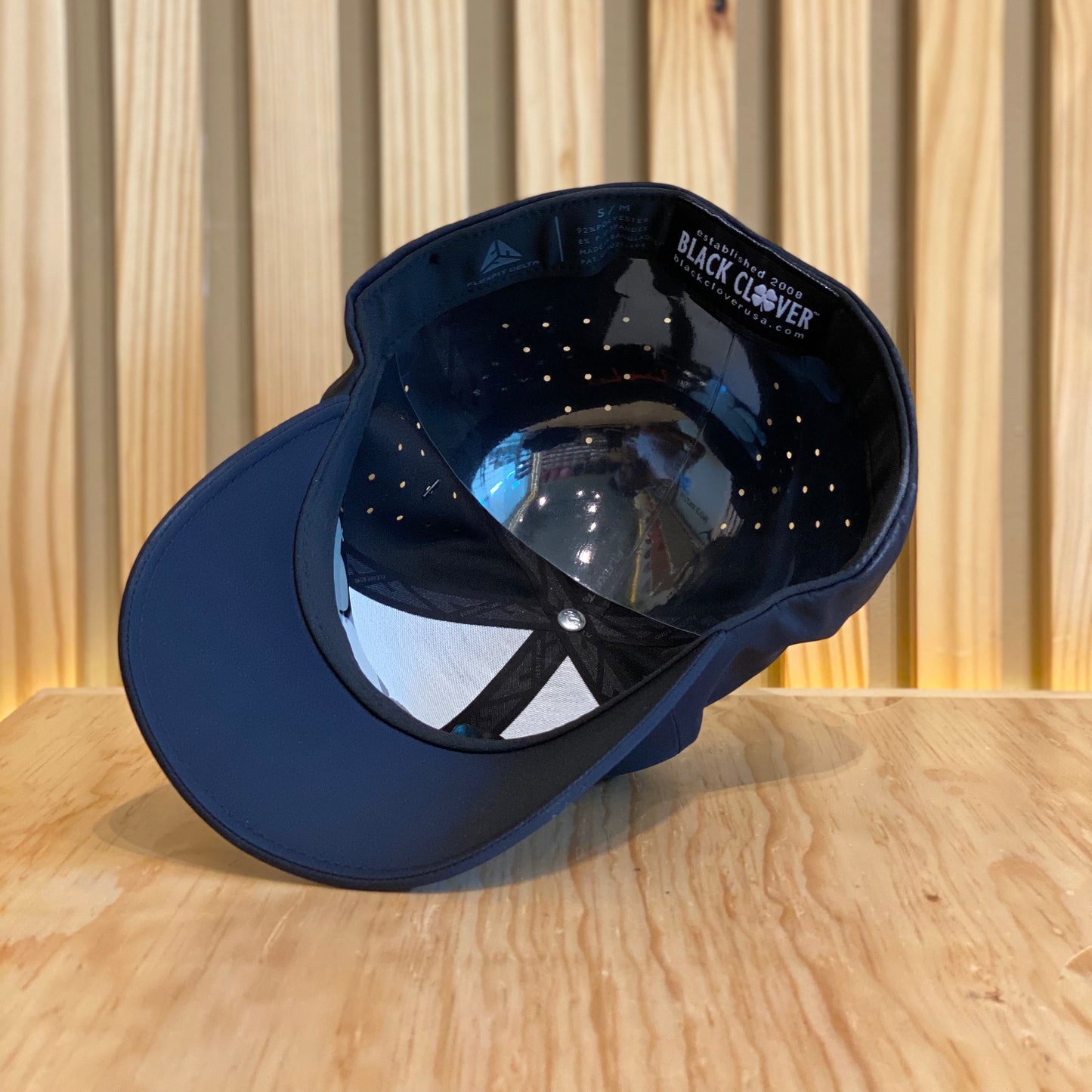 Gorra Black Clover Seamless Luck 2 All Luxury Negro Gris Reflective