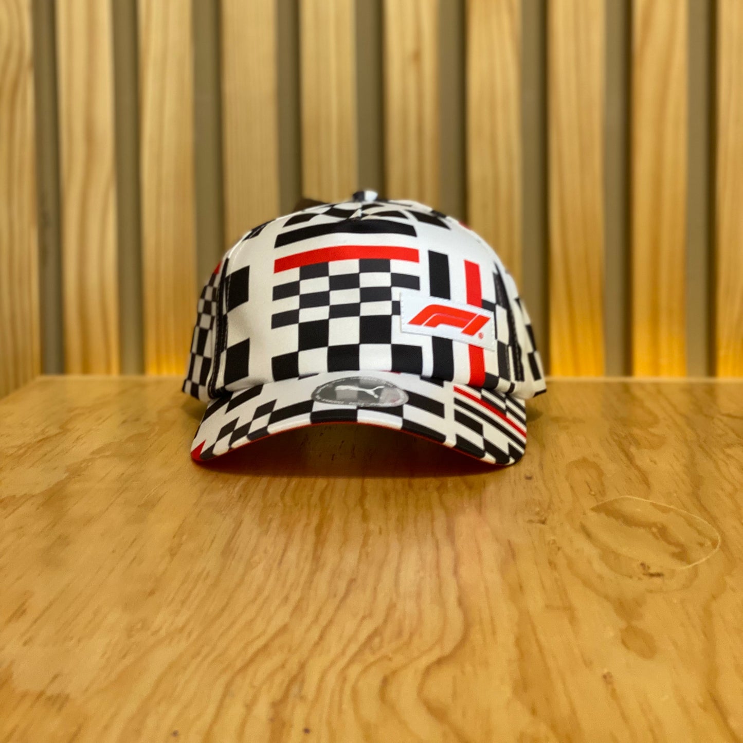 Gorra Puma F1 Graphic BB Cap 02543701 Blanco Negro Rojo Ajustable