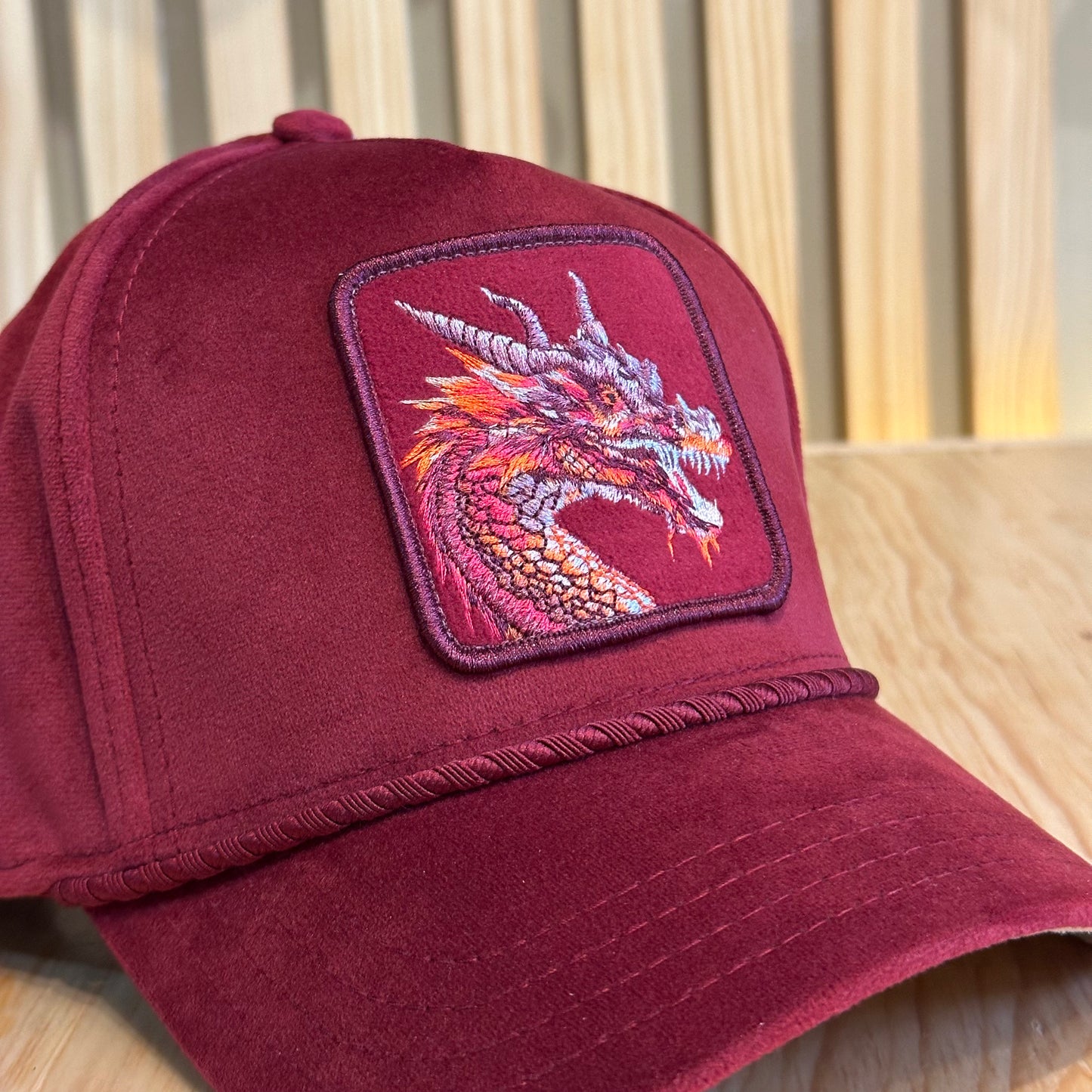 Gorra Goorin Bros Dragon Royalty Vino Gamuza Suede Unitalla