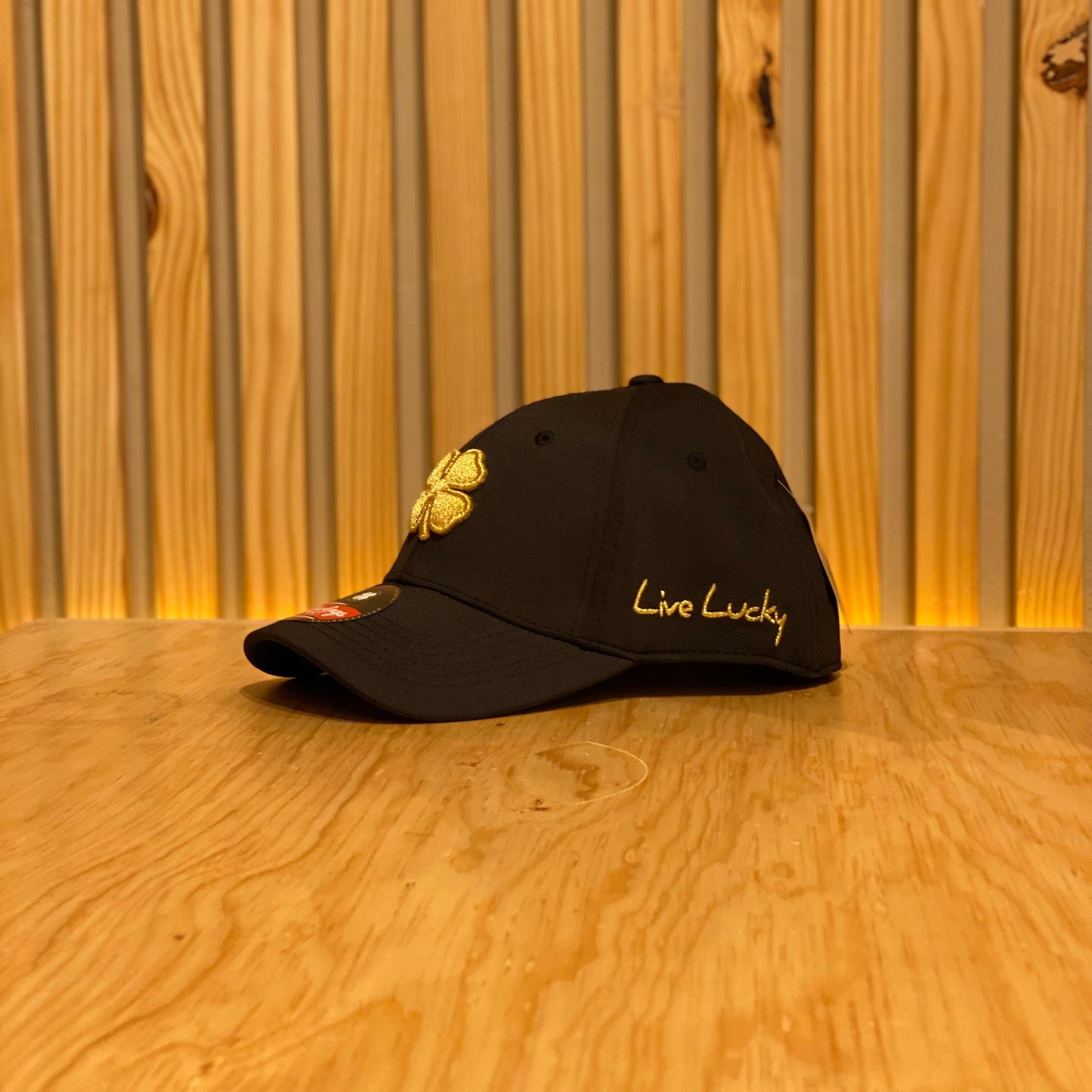 Gorra Black Clover Gold Glove 3 Negro Dorado