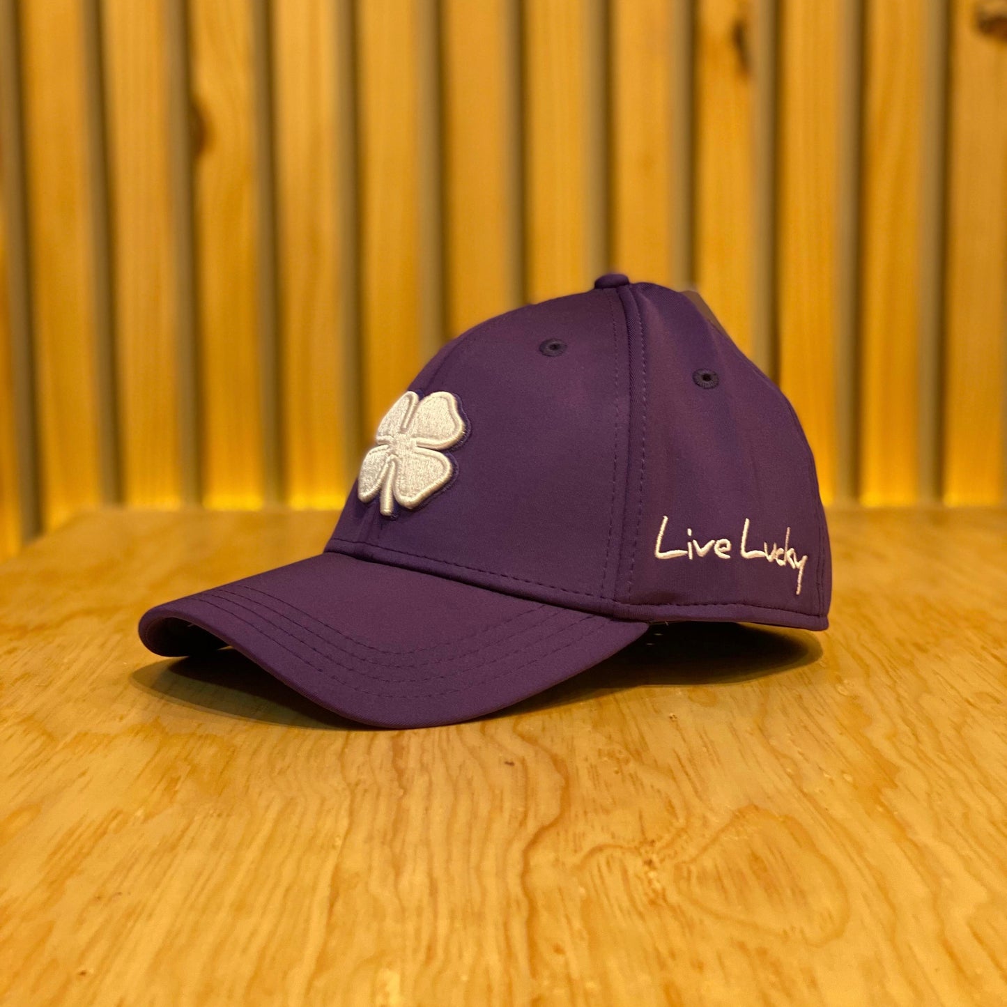 Gorra Black Clover Premium Clover 107 Morado Blanco