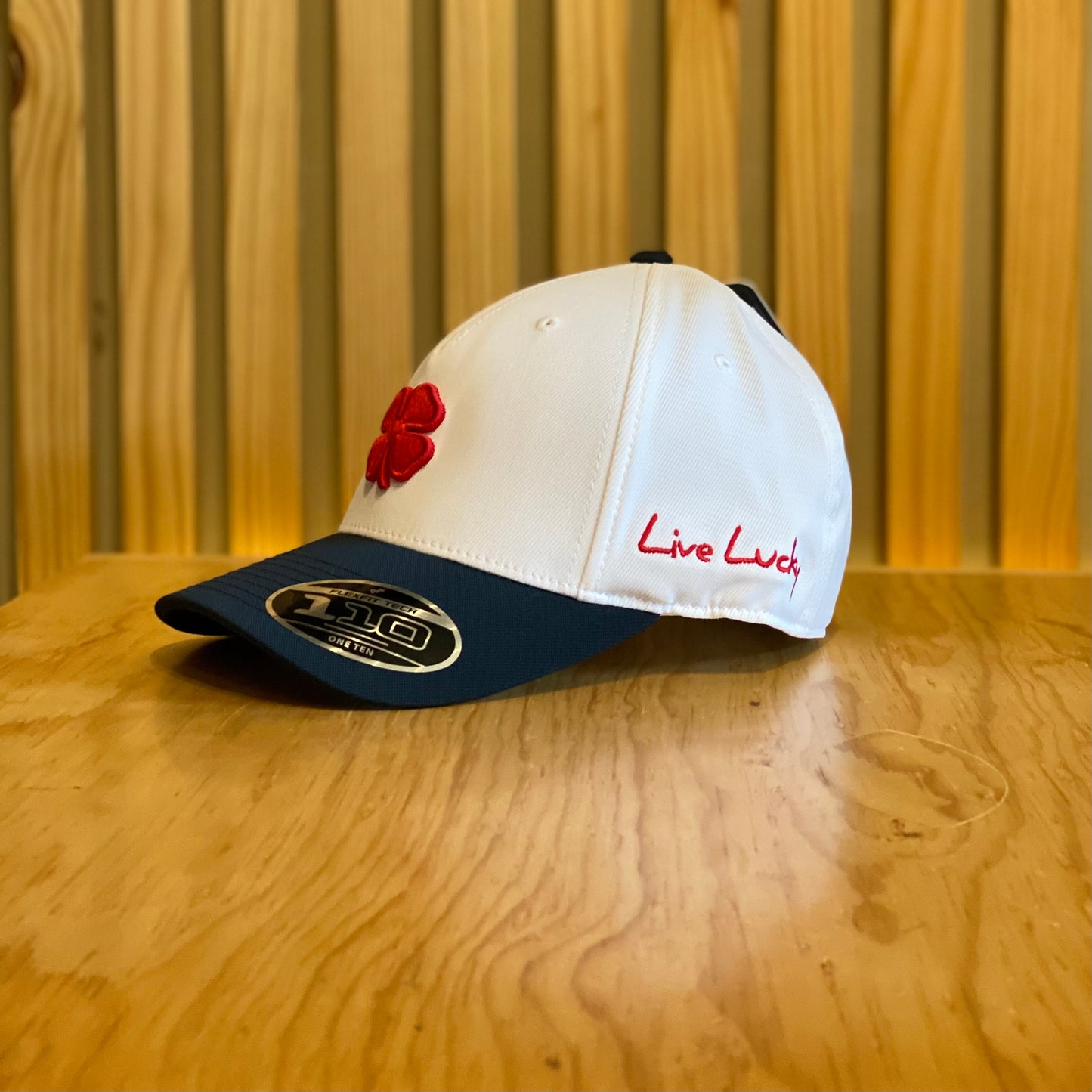 Gorra Black Clover Superior 3 Blanco Marino Ajustable