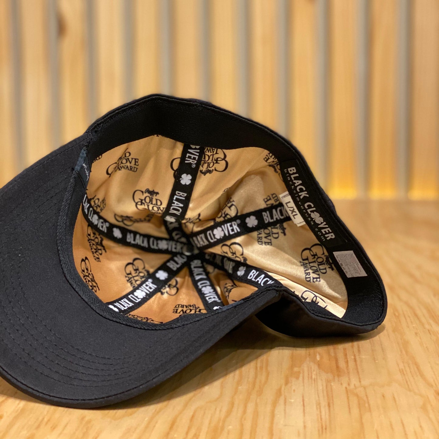 Gorra Black Clover Gold Glove 3 Negro Dorado