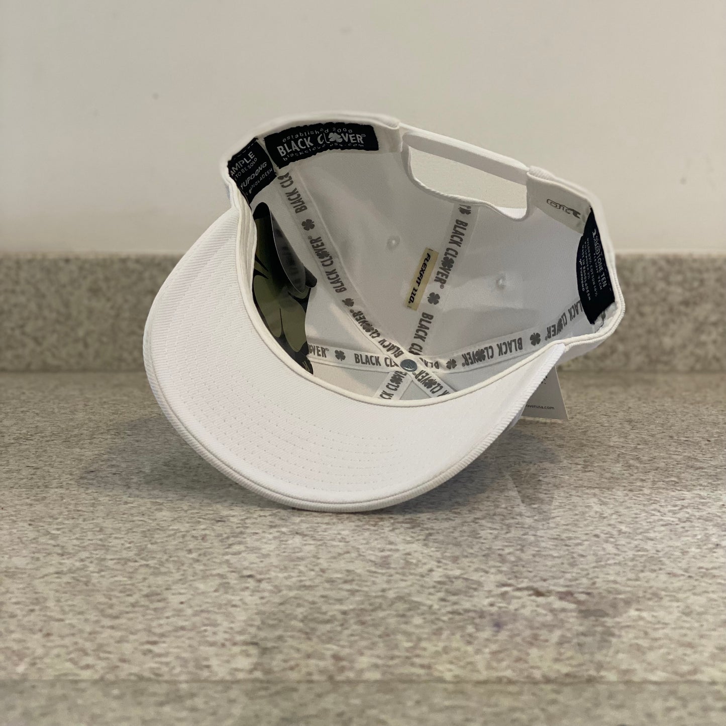 Gorra Black Clover Boxed In Luck 6 Blanco Ajustable