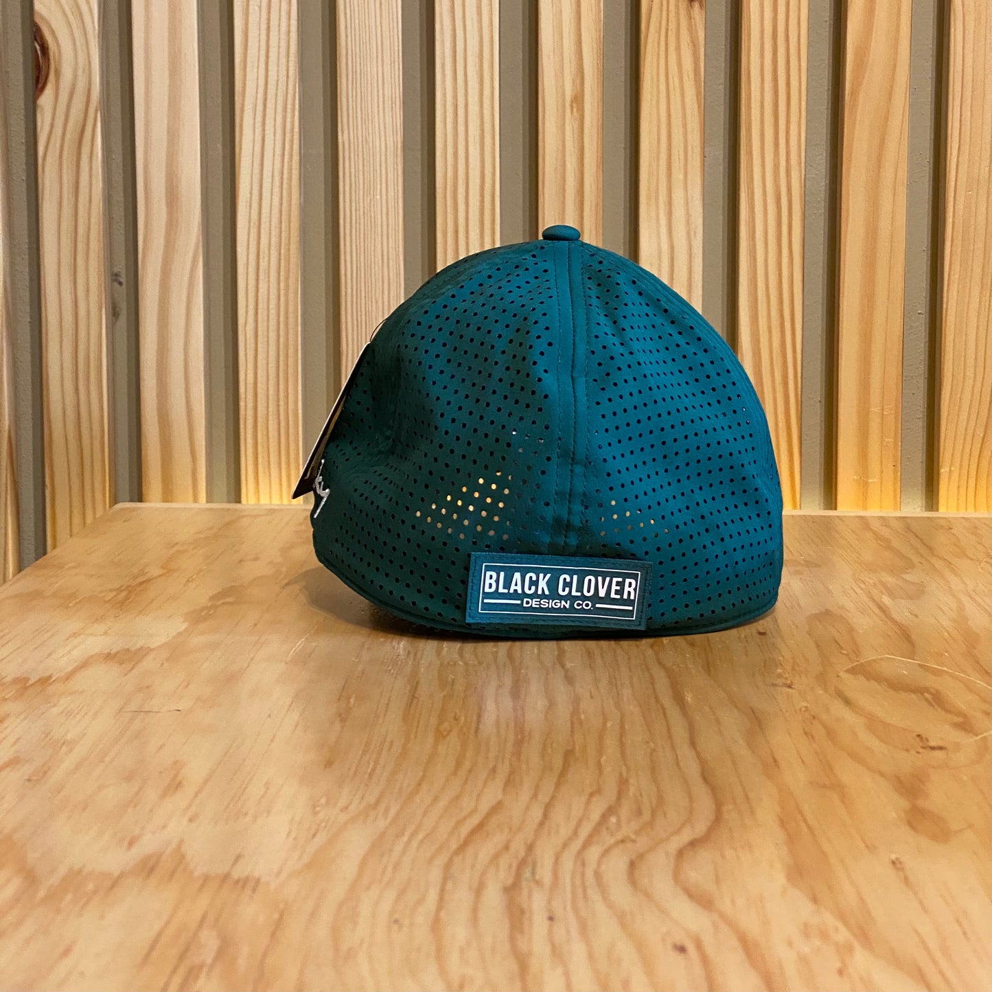 Gorra Black Clover Perf 10 Verde Blanco