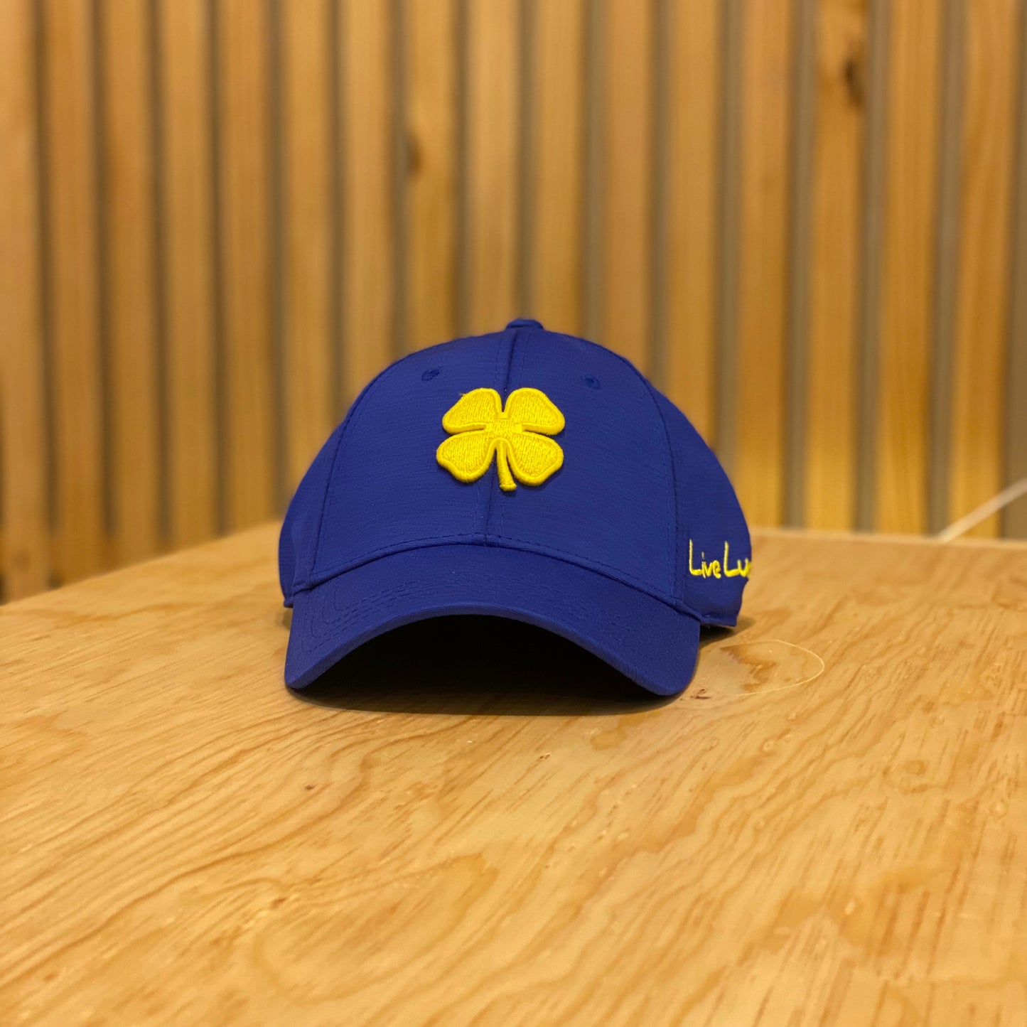 Gorra Black Clover Bravo 6 Azul Amarillo