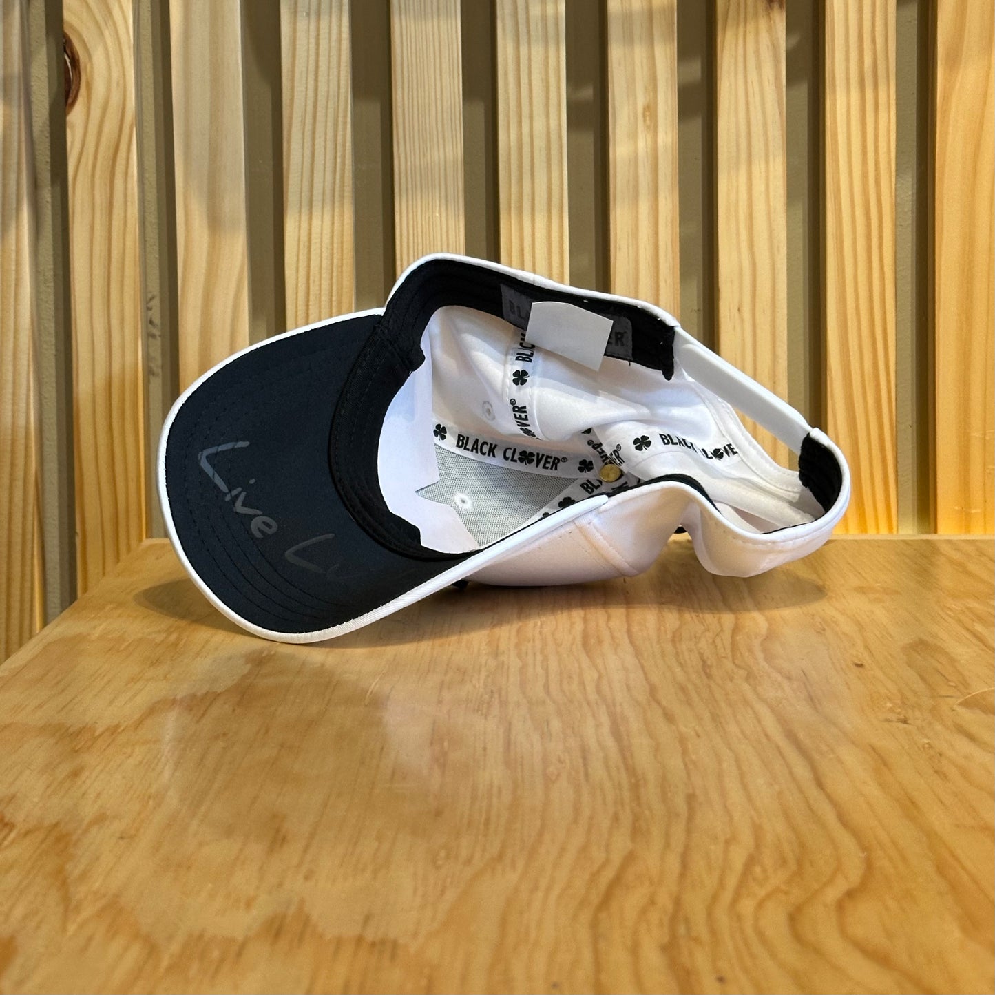 Gorra Black Clover Premium 1A Blanco Negro Ajustable