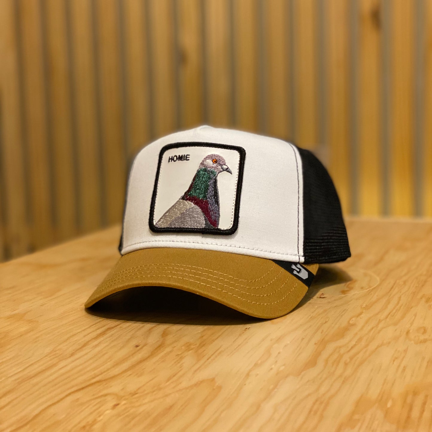 Gorra Goorin Bros Homie blanco negro amarillo