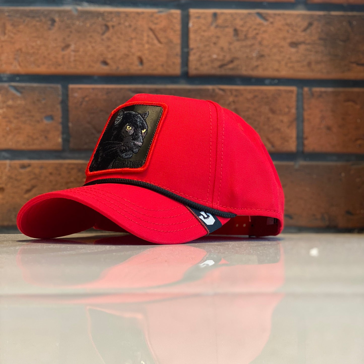 Gorra Goorin Bros Panther Rojo Negro liston