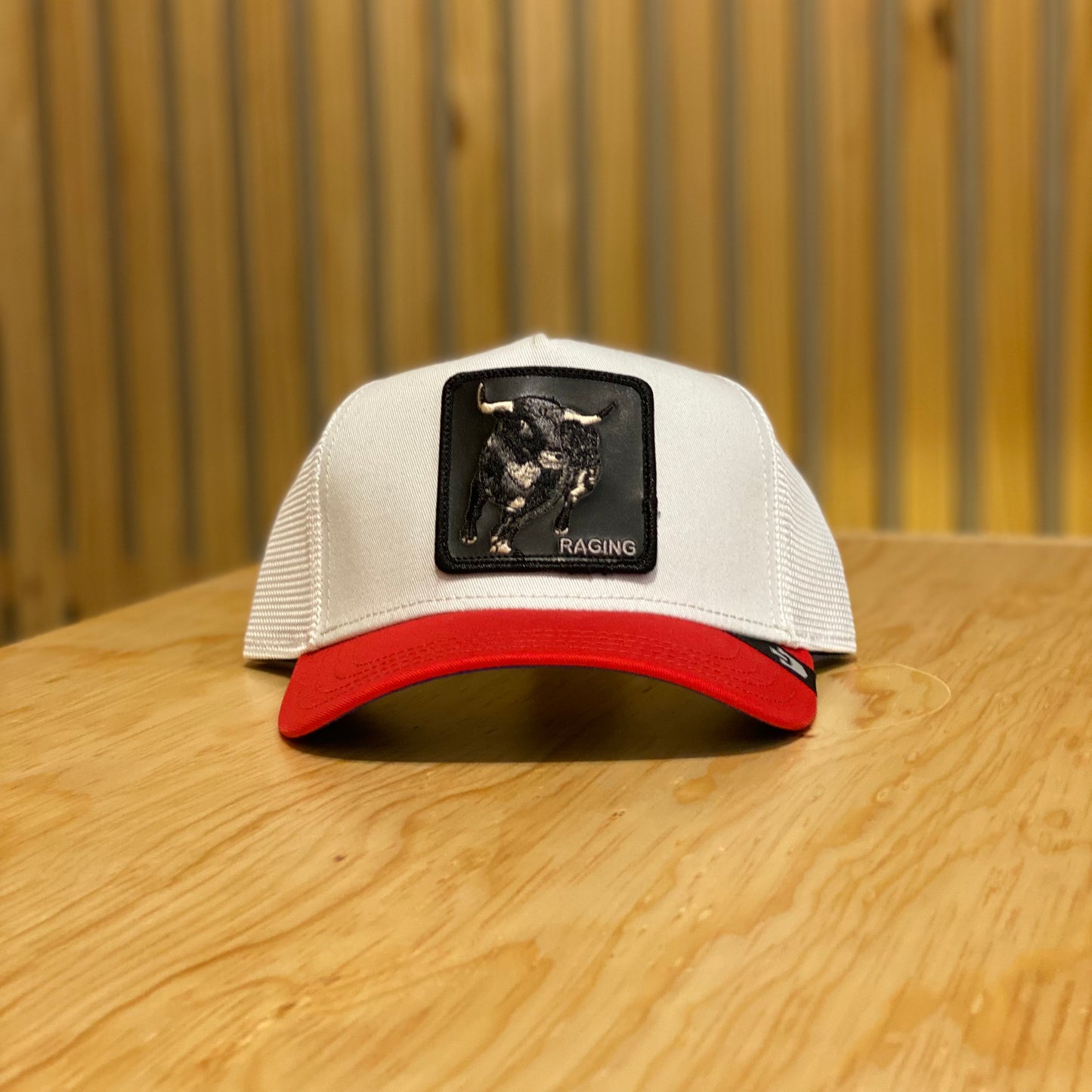 Gorra Goorin Bros Raging Blanco Rojo