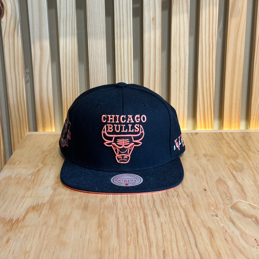 Gorra Michell and Ness Snapback bulls Sh22182 negro Naranja Ajustable