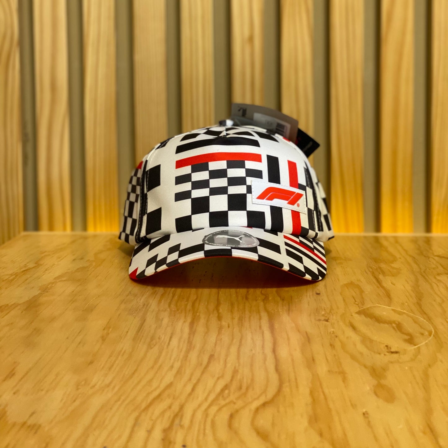 Gorra Puma F1 Graphic BB Cap 02543701 Blanco Negro Rojo Ajustable