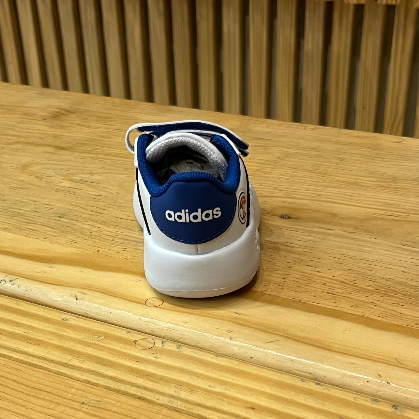 Tenis Adidas Grand Court Spider Man CF ID8017 Blanco Negro Azul Bebe