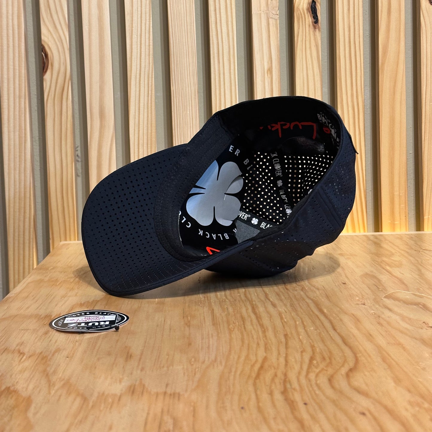 Gorra Black Clover Cali Perf Negro Ajustable