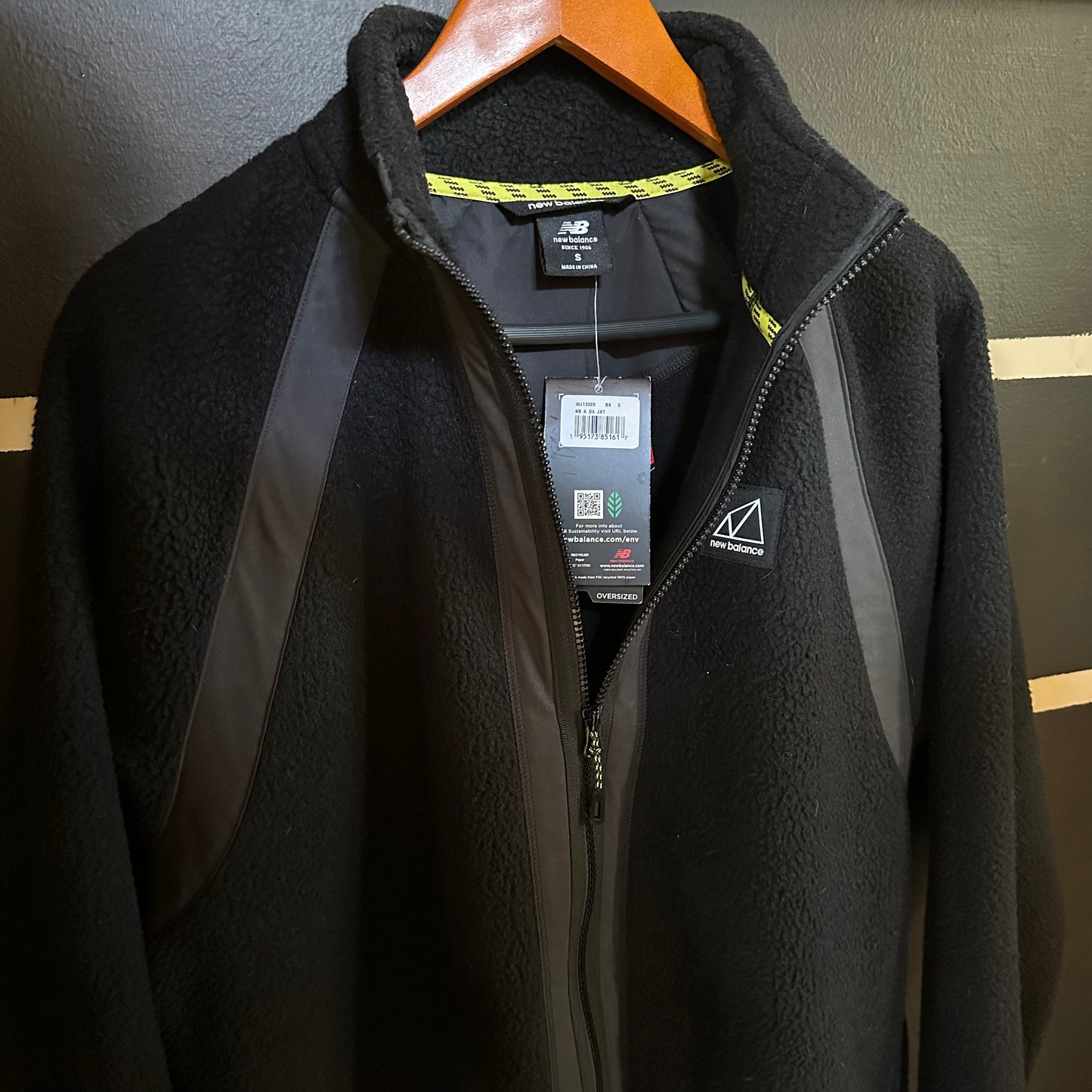 Chamarra New Balance All Terrain Oversized Negro 30WJ13505B