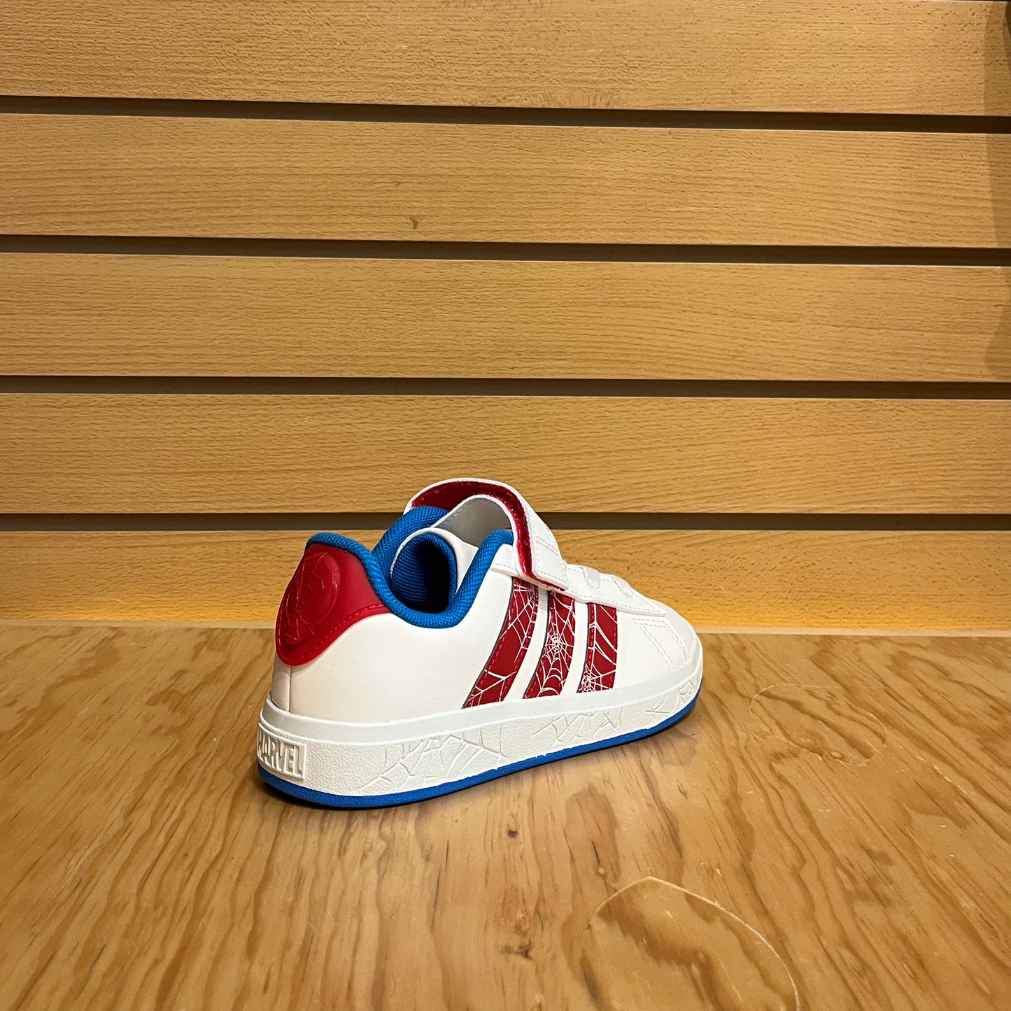 Tenis Adidas Grand court Spiderman EL JS0778 Blanco Bebe