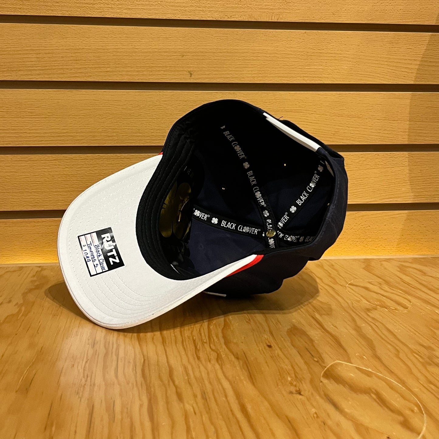 Gorra Black Clover Timeles 5 Navy Blanco Ajustable