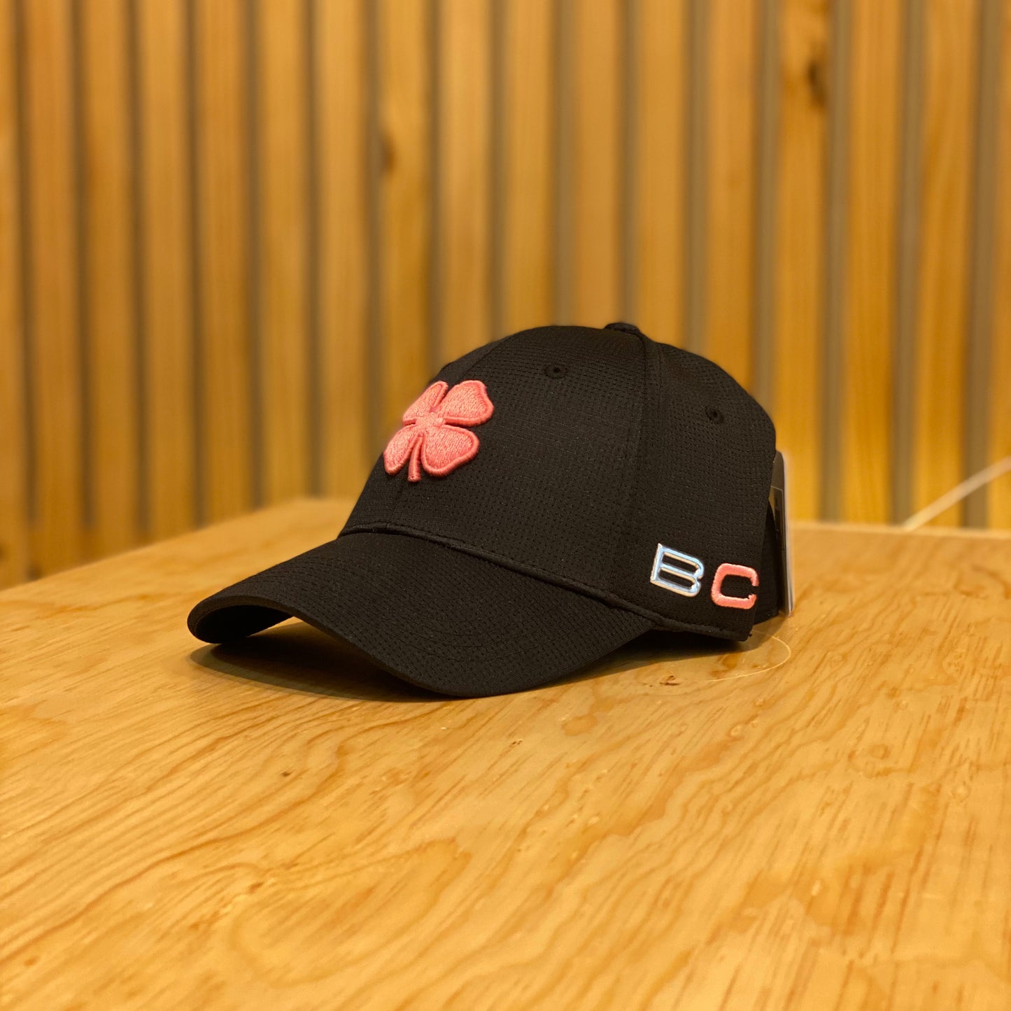 Gorra Black Clover Iron X Rose Negro Rosa