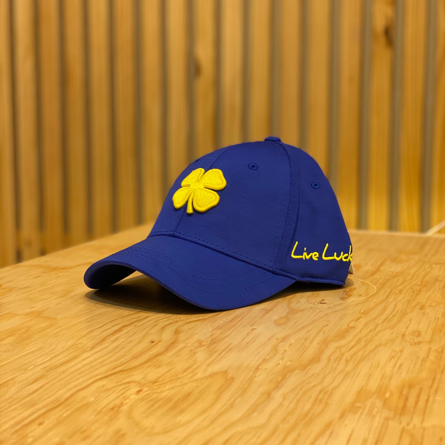 Gorra Black Clover Bravo 6 Azul Amarillo