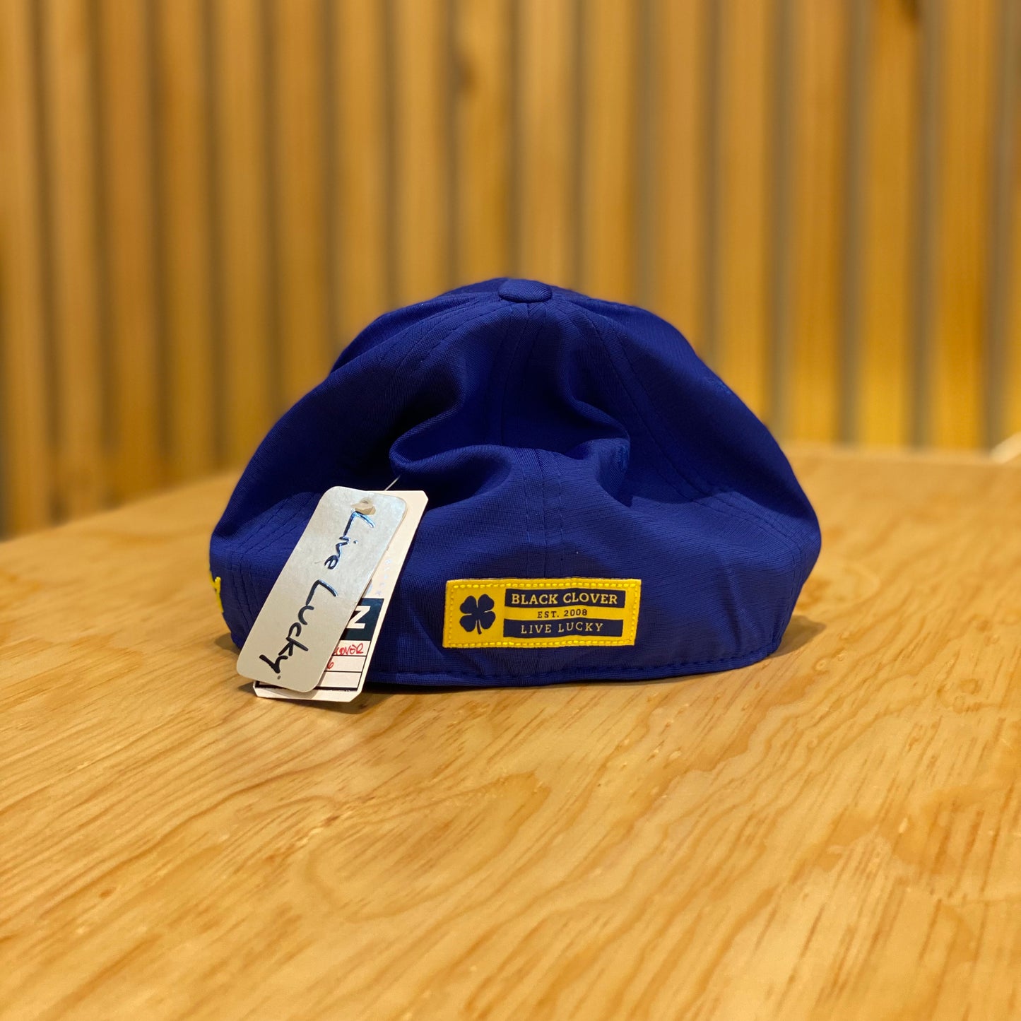 Gorra Black Clover Bravo 6 Azul Amarillo