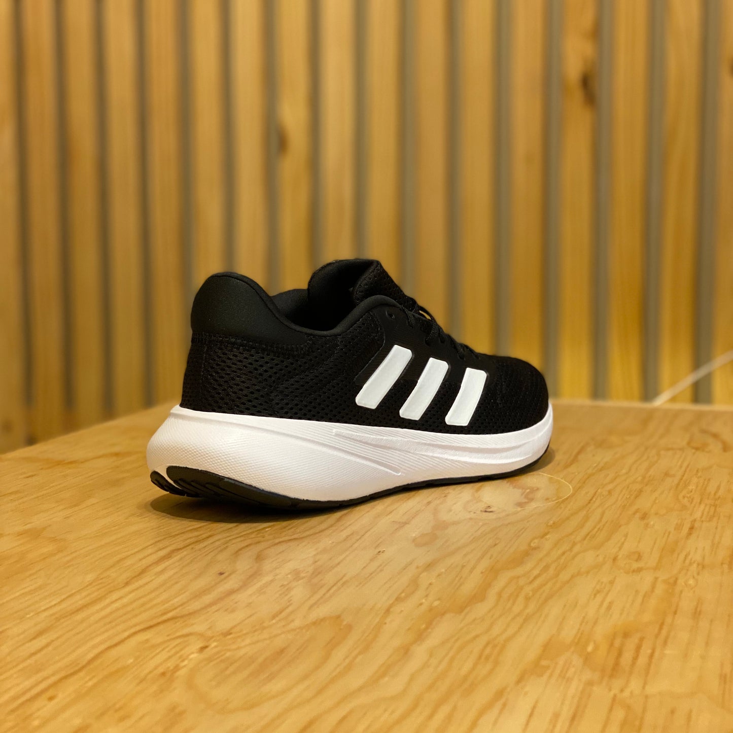 Tenis Adidas Response Runner U Negro Blanco ID7336