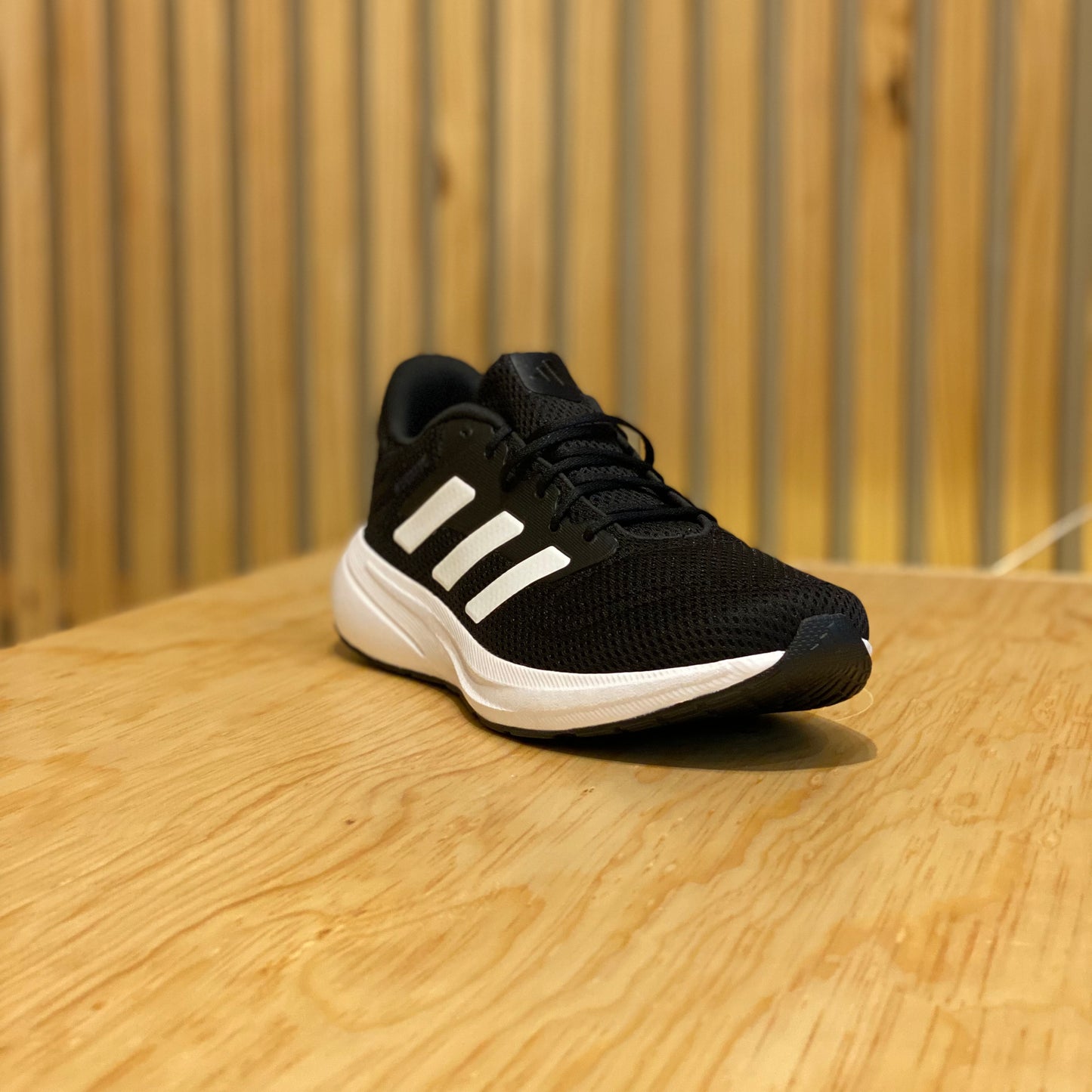 Tenis Adidas Response Runner U Negro Blanco ID7336