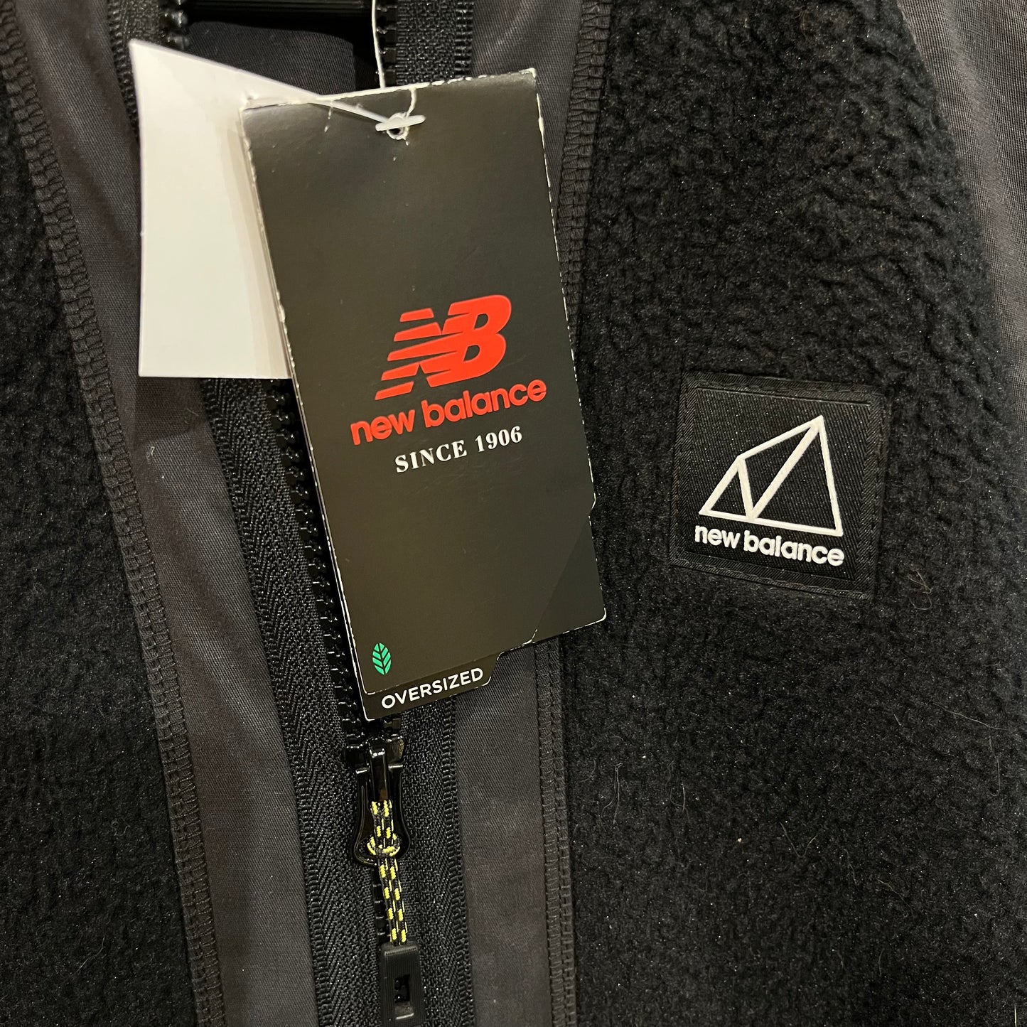 Chamarra New Balance All Terrain Oversized Negro 30WJ13505B