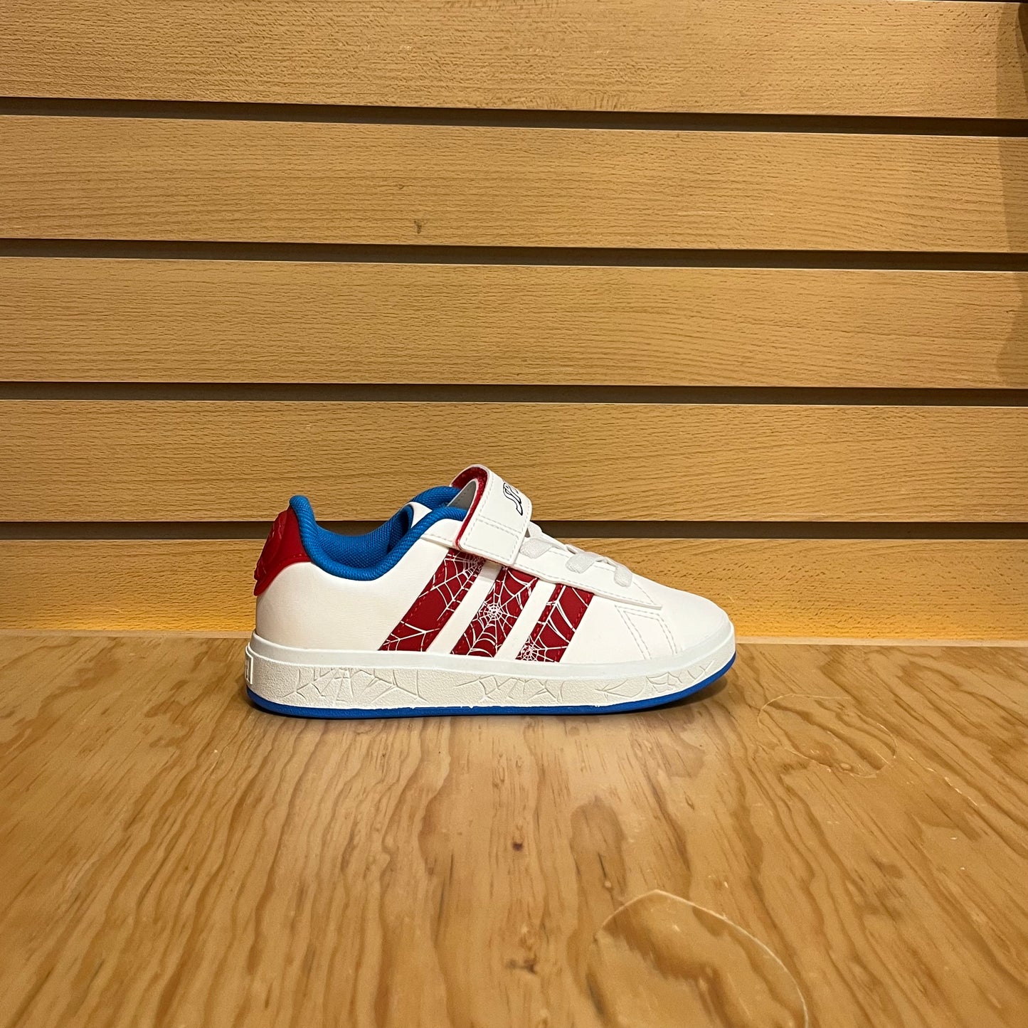 Tenis Adidas Grand court Spiderman EL JS0778 Blanco Bebe