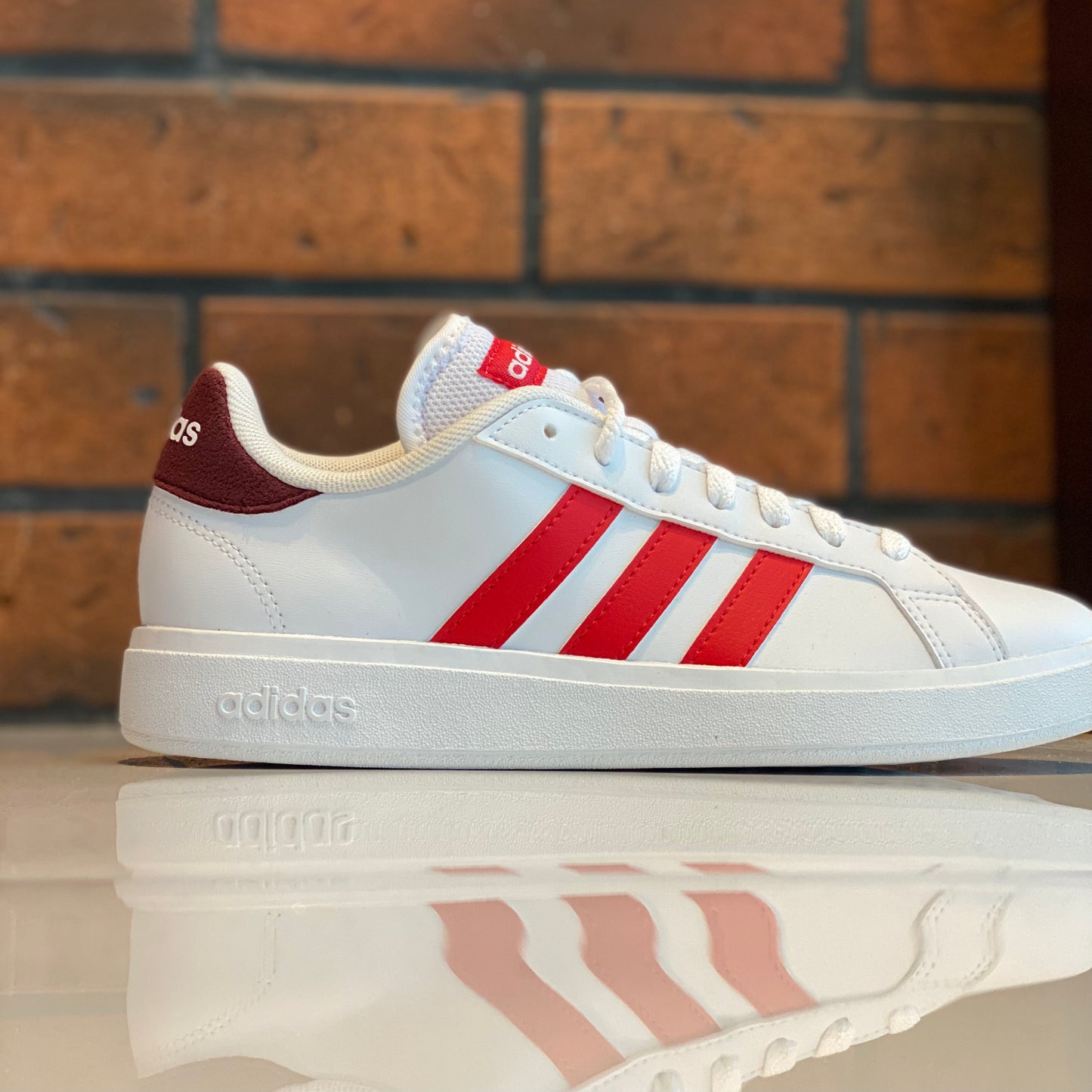 Tenis Adidas Grand court base 2.0 ID4453 Blanco Rojo