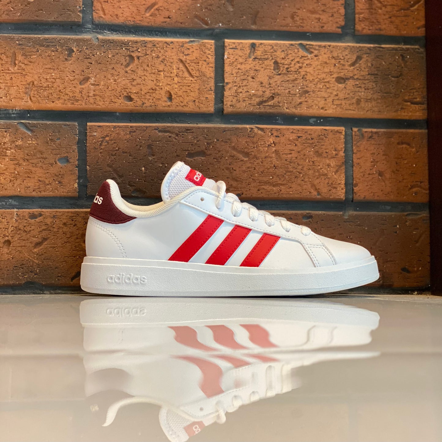 Tenis Adidas Grand court base 2.0 ID4453 Blanco Rojo