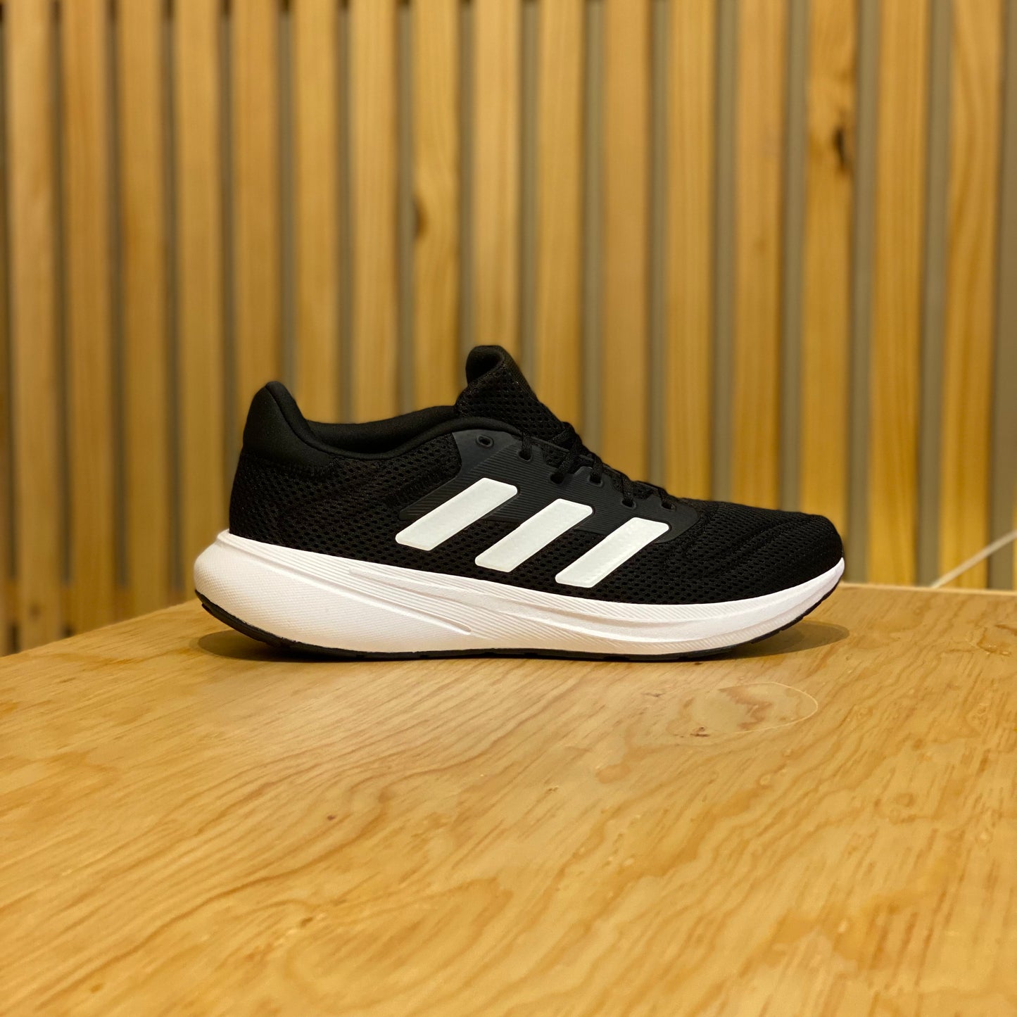 Tenis Adidas Response Runner U Negro Blanco ID7336